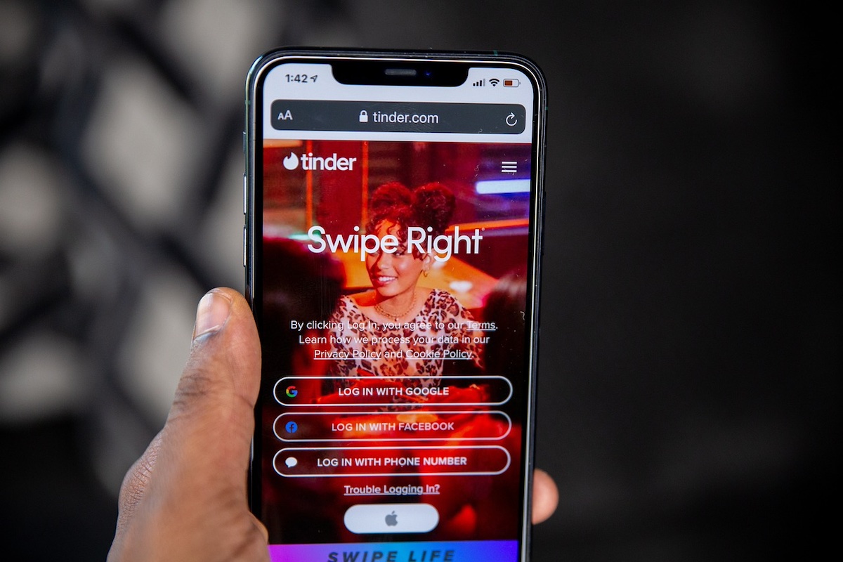 appa dating tinder aperto su smartphone