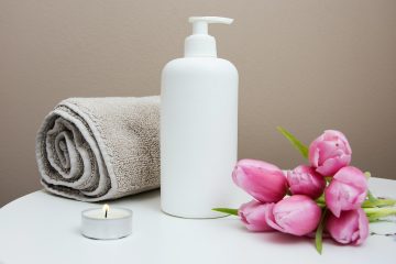 Kit da massaggio: mazzo di rose finte, dispenser, asciugamano
