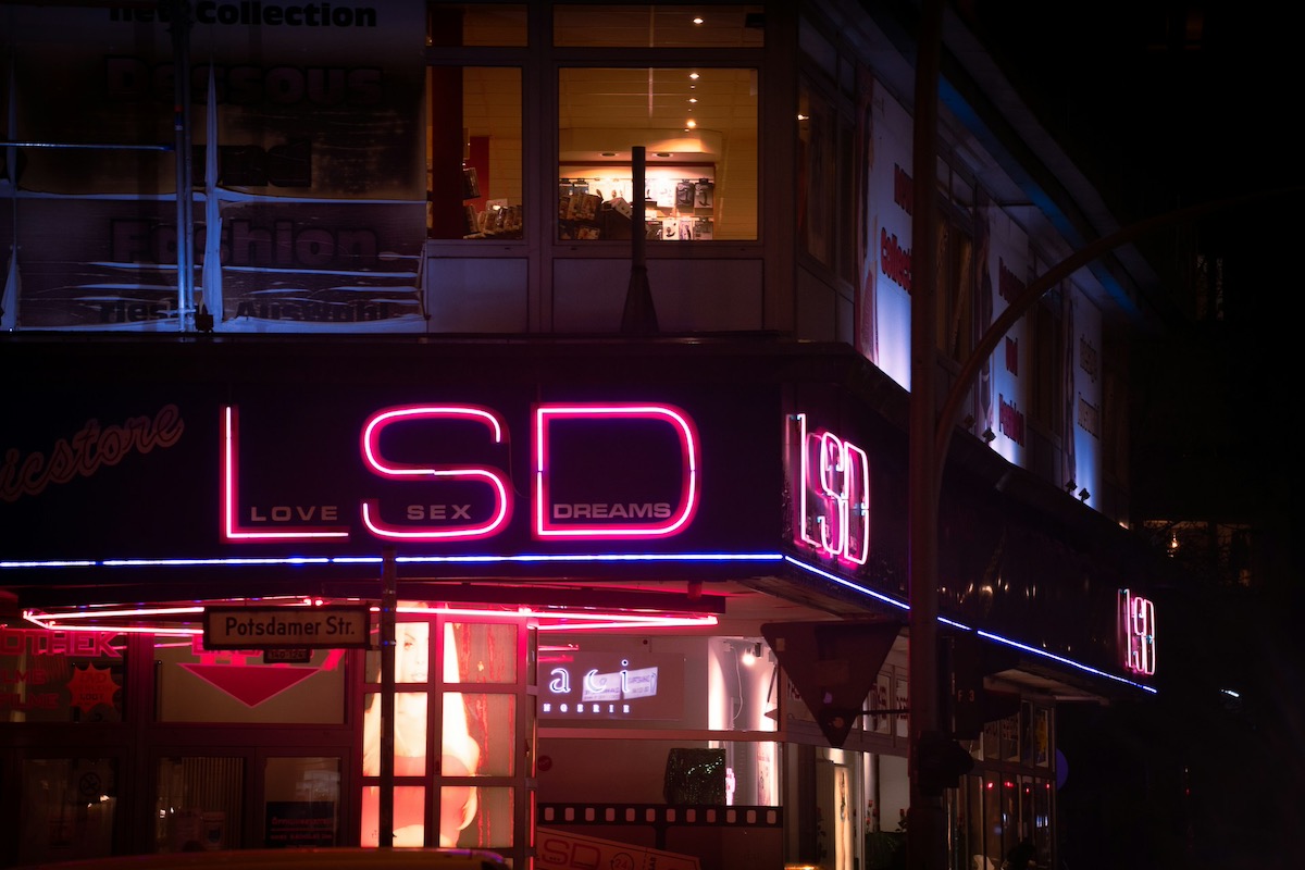 insegna locale al neon LSD