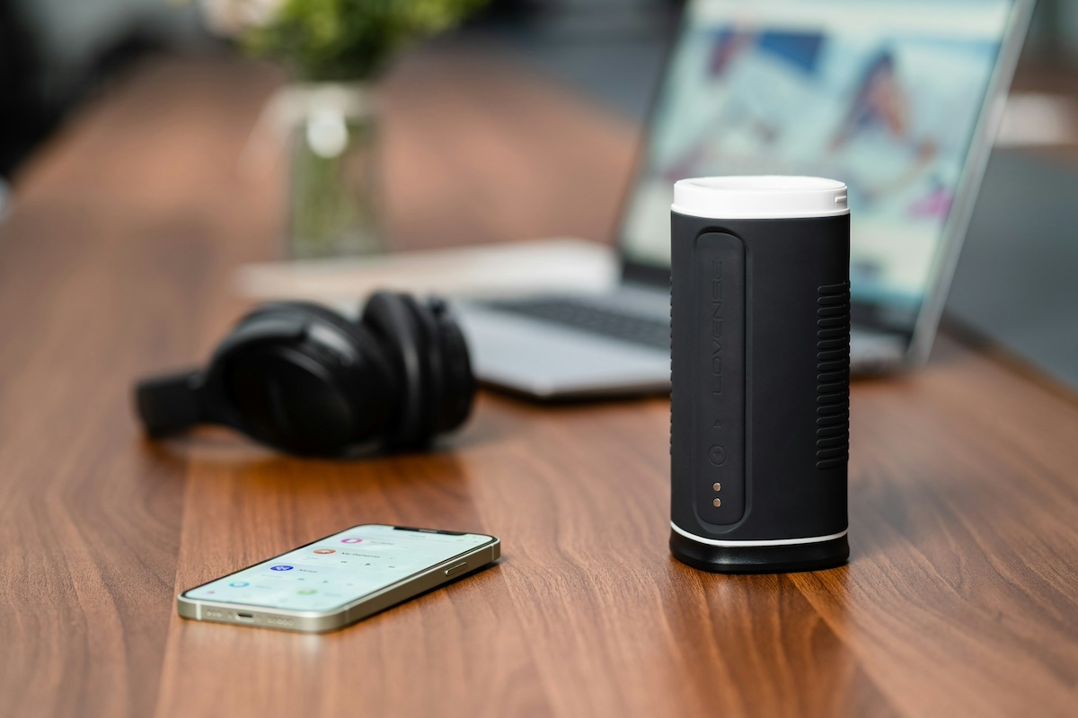 masturbatore maschile con smartphone