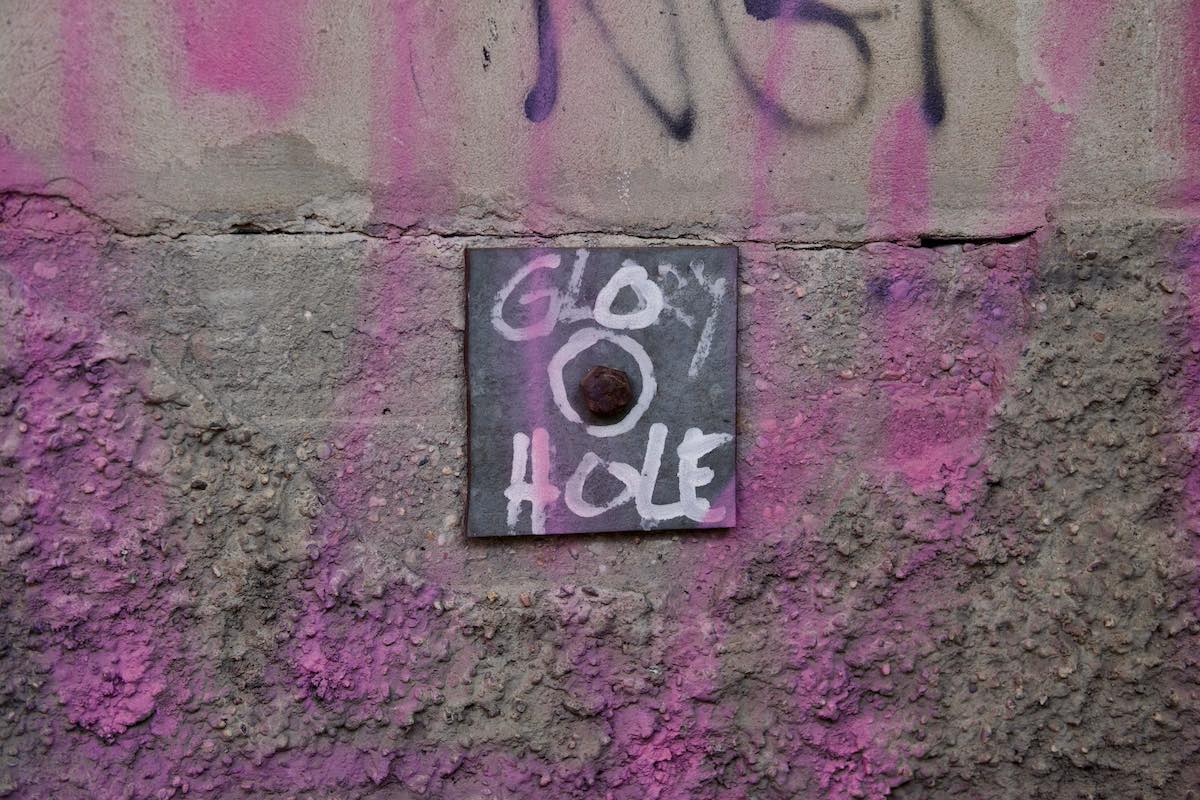 Glory hole su muro